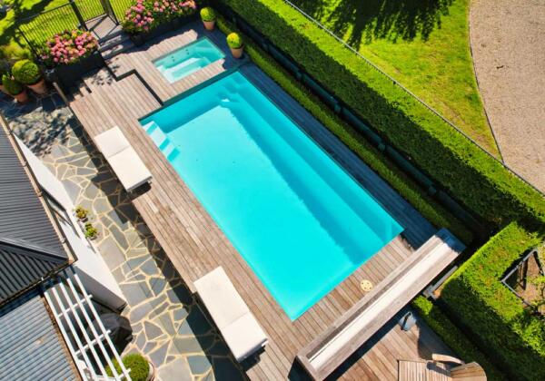 Entertainer fibreglass pool with spa installed in Barwon Heads by Luxx Pools