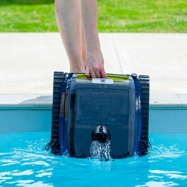 Zodiac Freerider Cordless robotic cleaner